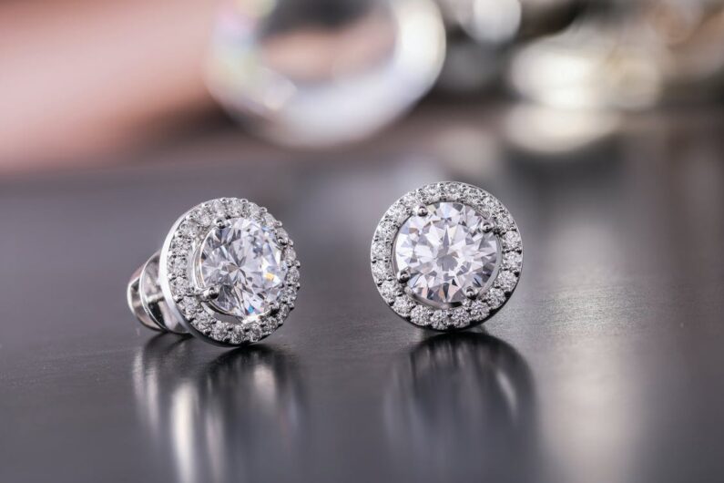 5 Model Anting Berlian Klasik yang Bisa Anda Pilih