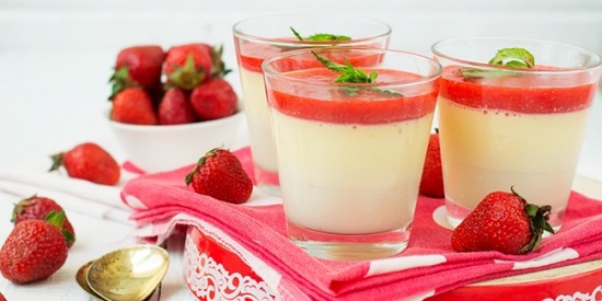 Tips Membuat Puding Strawberry yang Sehat
